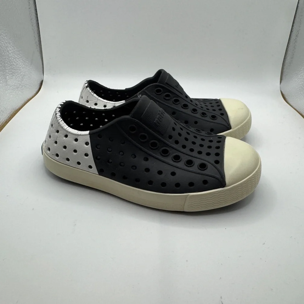 Native Shoes Toddler Size 8 Boys Girls Kids Black and White Water Shoes